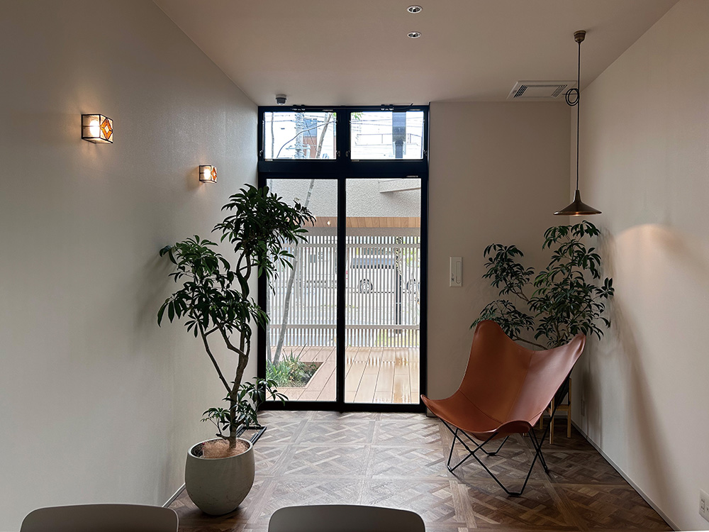MID CENTURY ROOM