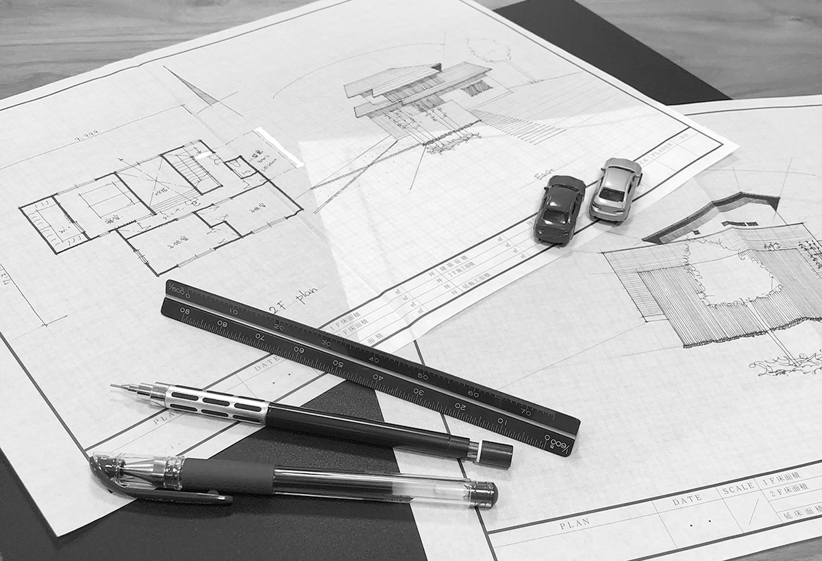 暮らしから描き起こした手描きの間取りスケッチと製図道具